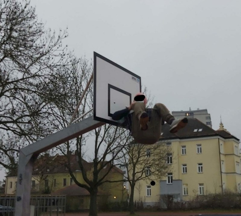 9. "Nazvao me i pitao mogu li doći po njega na igralište. Evo u kojoj sam ga pozi našla..."