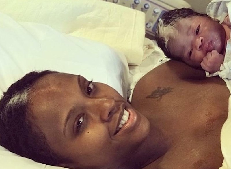 "Moja prijateljica rodila je djevojčicu koja ima bijeli pramen na istom mjestu kao ona"