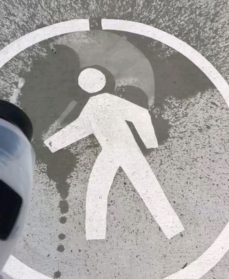 Kad se znak namoči, pojavi se oblik kišobrana