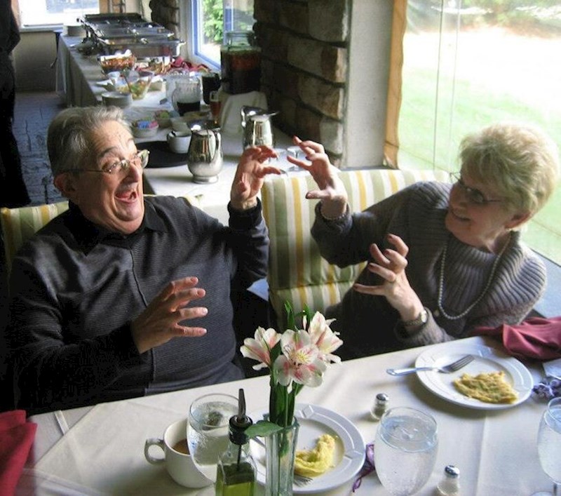 "Rekla sam djedu i baki da naprave pozu kojom pokazuju da su u braku 60 godina. Evo što su napravili"