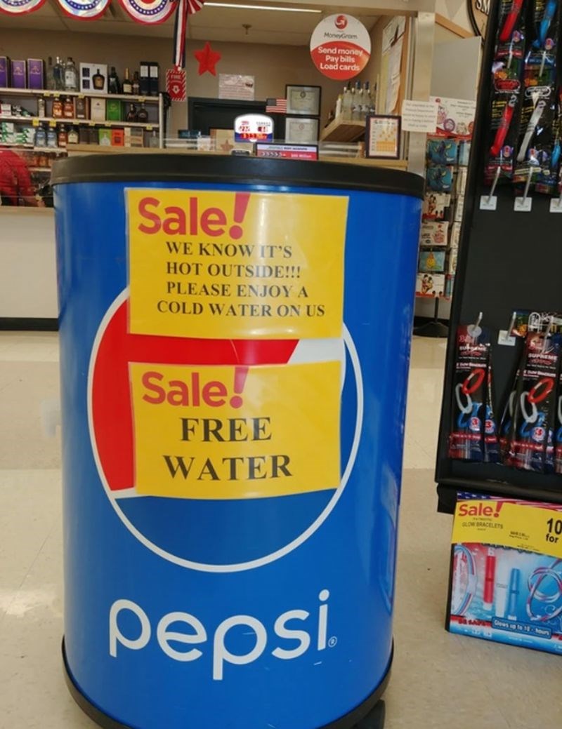 U ovoj trgovini su tijekom toplinskog vala dijelili besplatnu vodu.
