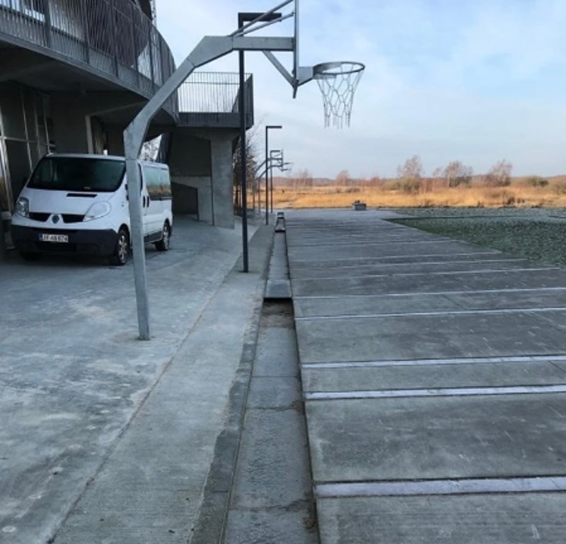 Taman da se netko propisno razbije...