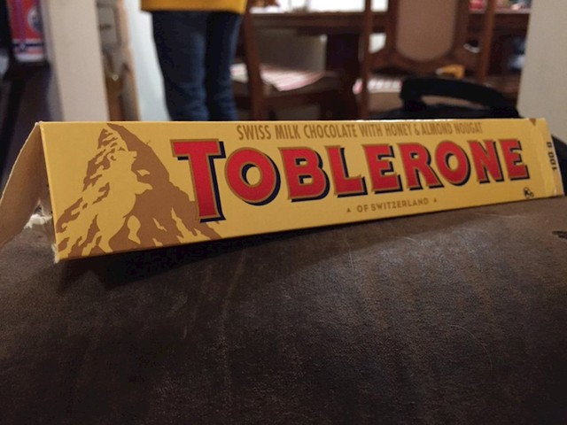 6. "Moj me sin pitao zašto se na logu čokoladice Toblerone nalazi medvjed. Možete li vjerovati da ja u više od svojih 30 godina života nisam vidjela da se na logu nalazi medvjed?!"