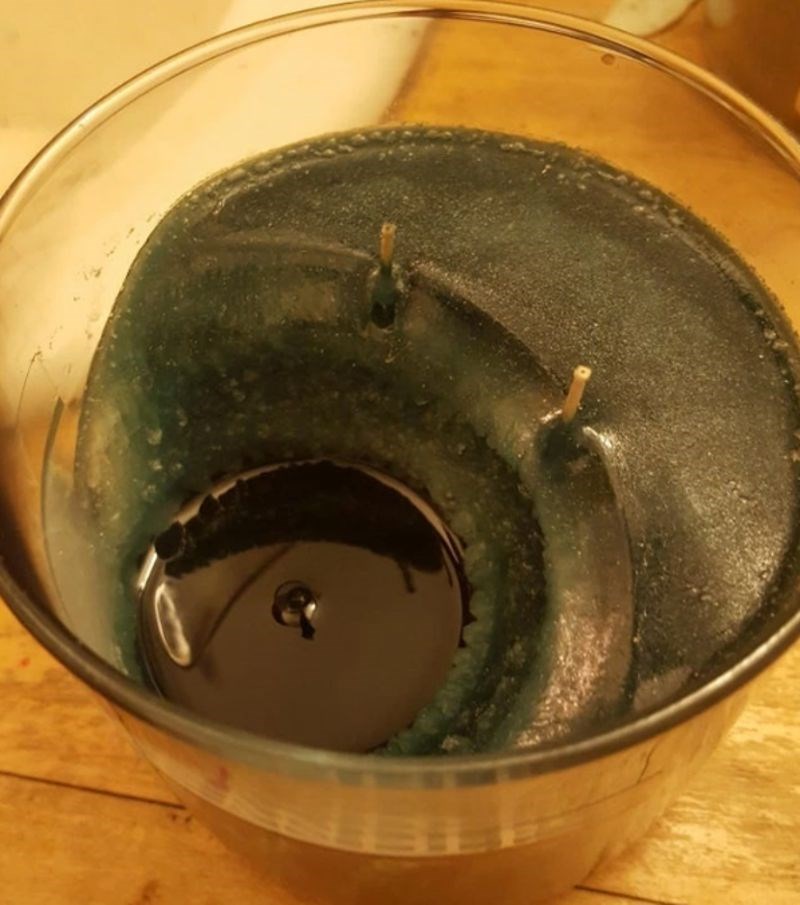 10. "Umjesto da svijeću troši kako treba, njegov plan je trošiti dio po dio."