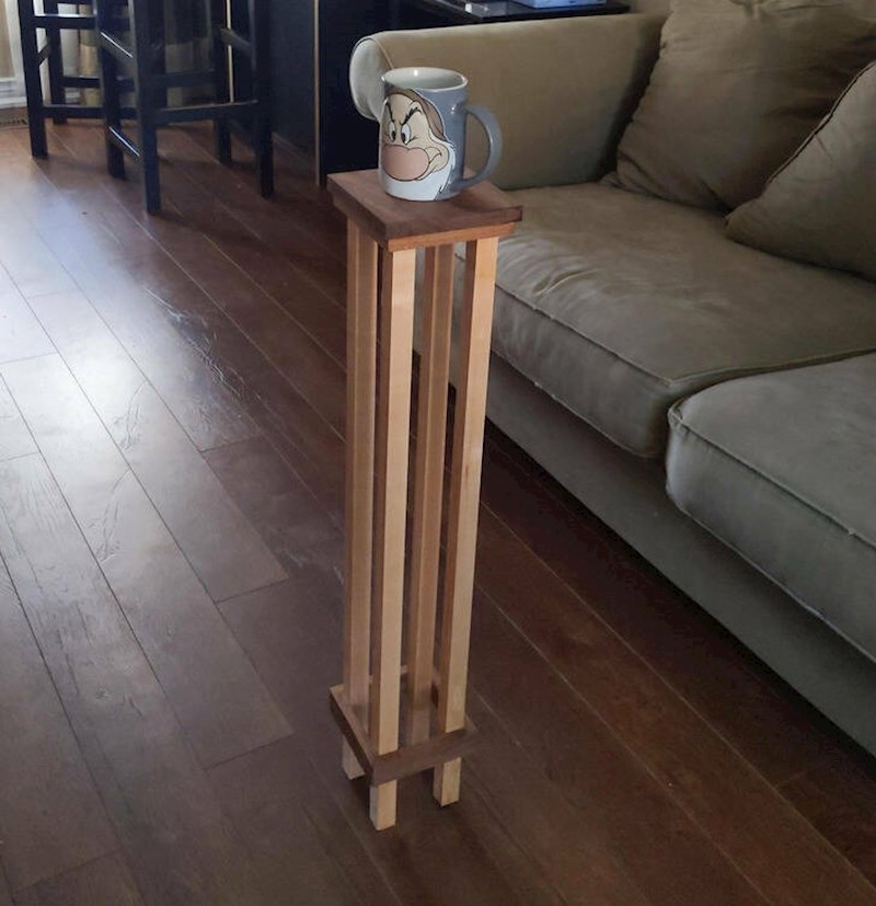 10. "Napravio sam si stolić za kavu, ali doslovce samo za kavu"