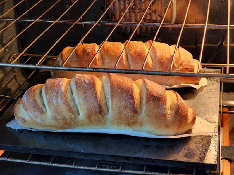 "Stigao sam kući nekoliko sati prije supruge i odlučio je iznenaditi. Bit će presretna jer obožava svježi i topli kruh"
