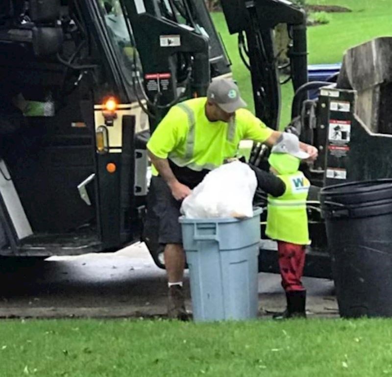 "Moj nećak svakog četvrtka čeka ulične čistače kako bi im "pomogao". Zadnji put su mu donijeli ovu kapu kako bi mu dali do znanja da je dio ekipe. Cijeli dan nije prestao pričati o tome"