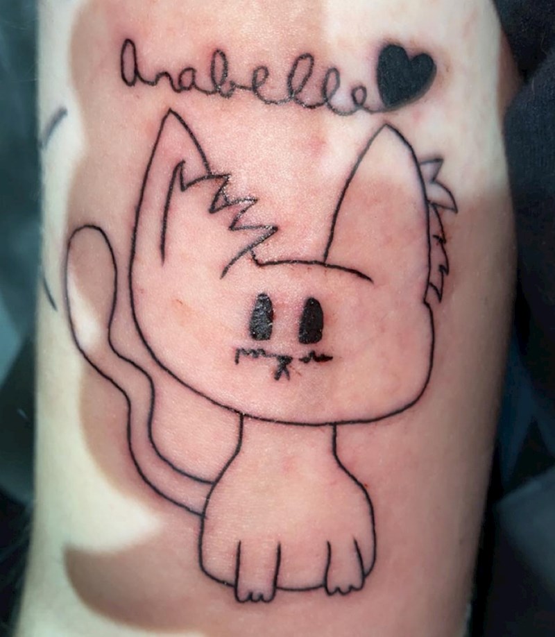 "Moja nećakinja voli gledati moje tetovaže, pa sam joj rekla da nešto nacrta i onda sam to tetovirala. Bila je presretna!"