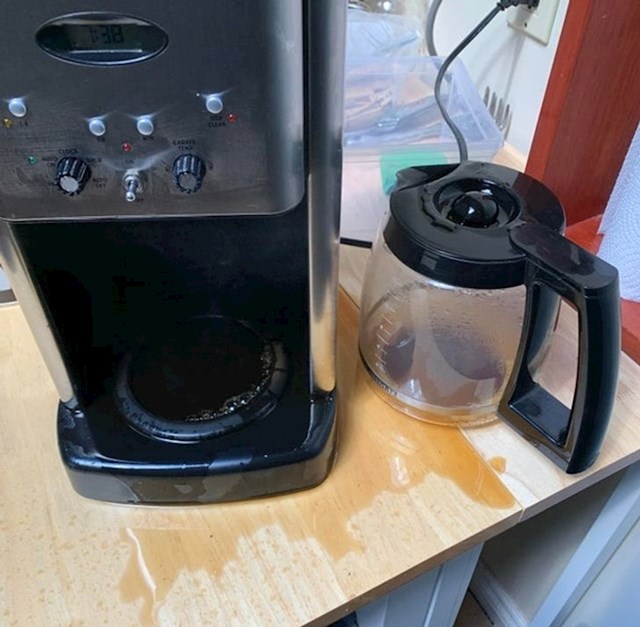 4. "Podsjetnik samoj sebi: nemoj uključiti aparat za kavu bez da si pogledala je li sve na svojem mjestu"