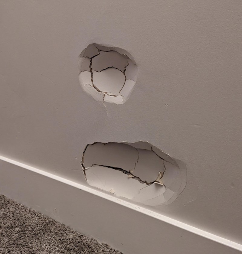 5. "Opet sam mjesečario. Nemam pojma što sam radio, pokušao hodati po zidovima?!"