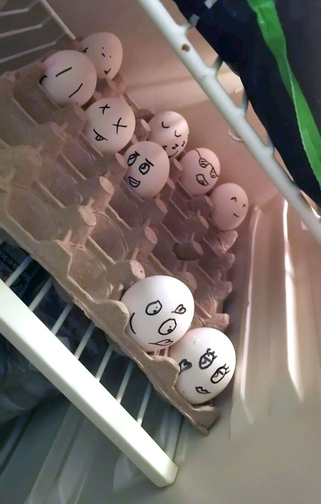 14. "Moj dečko crta različite face na jajima kako bih se nasmijala svaki put kad otvorim hladnjak"