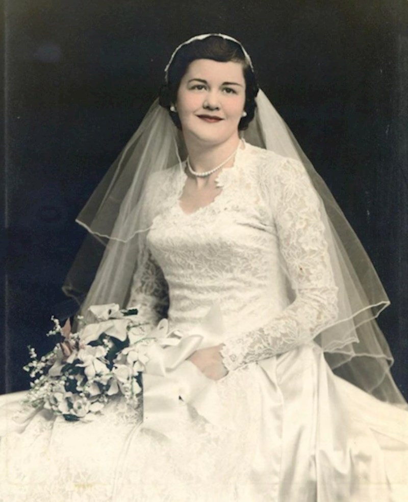 "Ova apsolutno predivna mladenka je moja baka na dan vjenčanja, 1940. godine"
