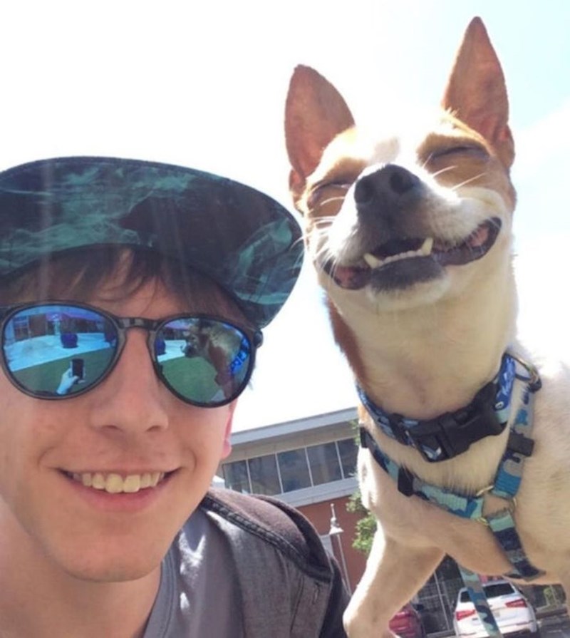 Njihova prava zajednička fotografija ispred skloništa