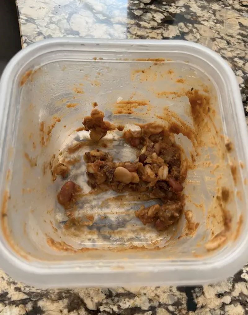 9. "Rekao je da mi je ostavio malo ručka... Očito je bio ozbiljan"