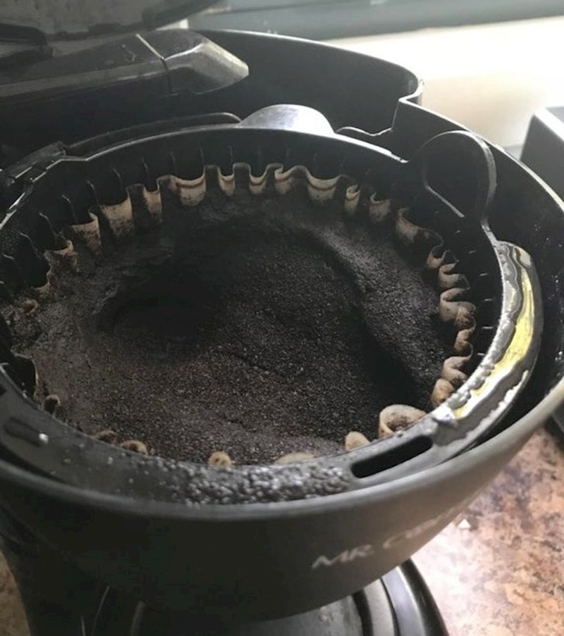 "Svakim danom sam sve više uvjerena da radim s čudovištima. Nikad otkad radim na ovom poslu nisam vidjela da itko osim mene čisti filtere za kavu"