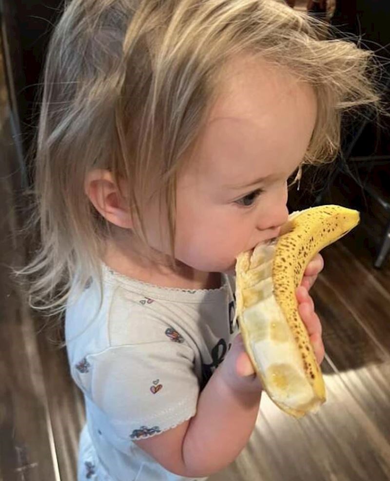 6. "Moja je i volim ju, ali si ne mogu objasniti zašto ovako jede banane."