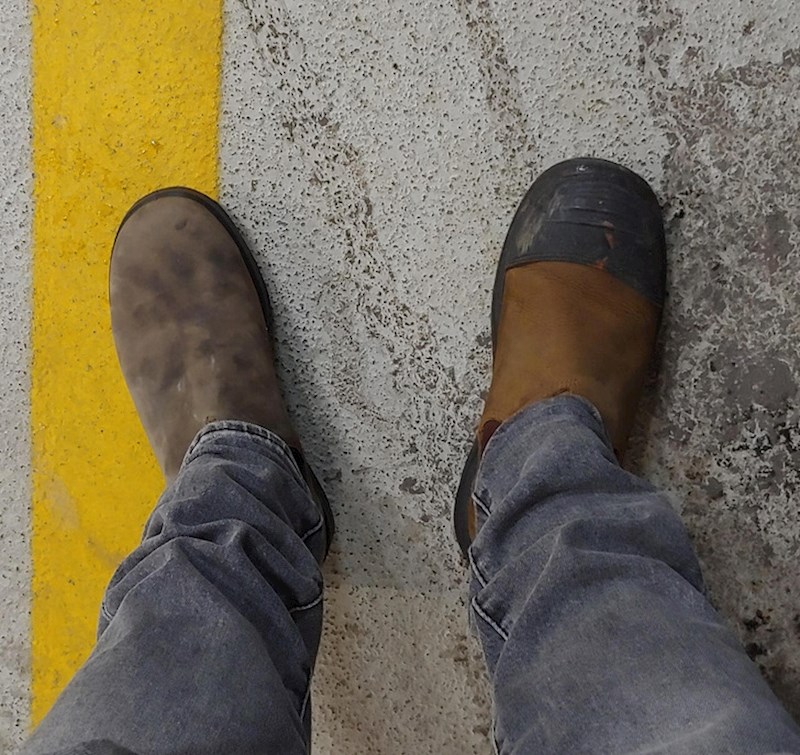 14. "Prekasno sam se probudio i nisam gledao što oblačim pa sam obuo i krive cipele. Završilo je tako da su mi se svi smijali"