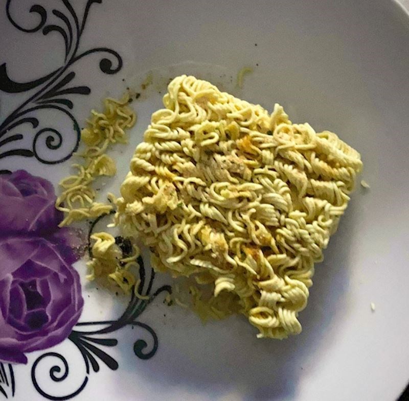 8. "Moja prijateljica ne kuha ove rezance već ih jede sirove"