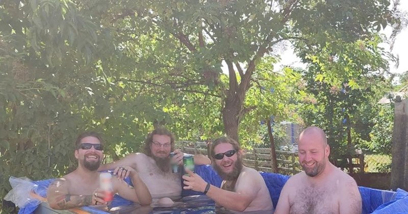 Ovi likovi pronašli su savršen način kako da se rashlade i daleko od mora, fotka je hit na Fejsu