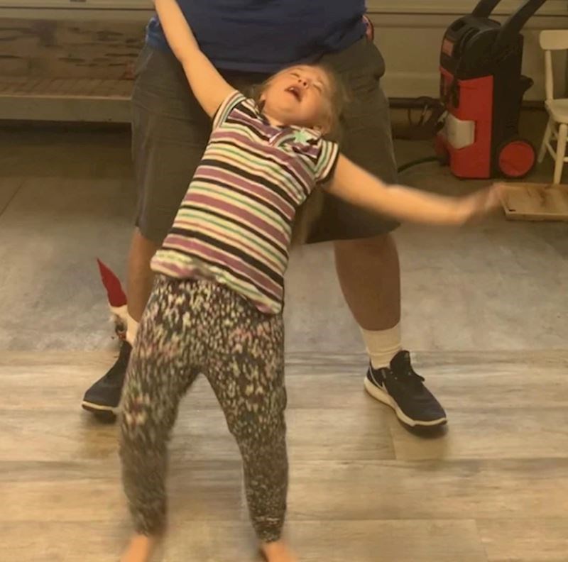 "Reakcija nakon što je stala na Lego kockicu"