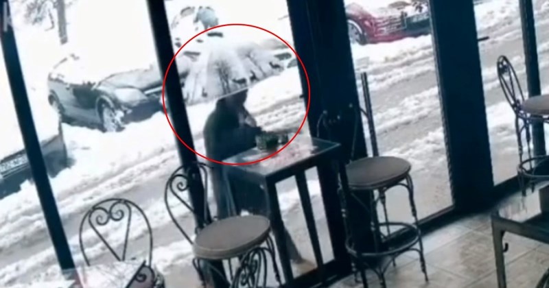 Snimka tipa ispred jednog kafića apsolutni je hit na Fejsu, morate vidjeti što je učinio