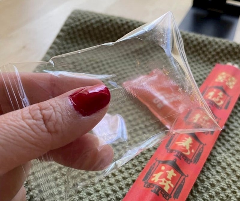 1. Naručila je hranu iz kineskog restorana i posebno tražila kolačić, a umjesto kolačića je dobila ovo