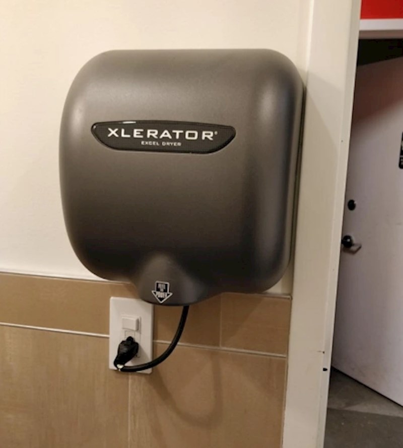 13. Odmah do struje, što bi moglo poći po zlu?