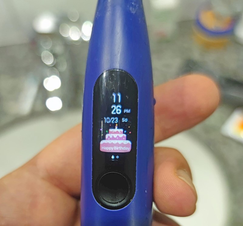 11. Ako vam je elektronička četkica povezana s mobitelom, možda vas ujutro može dočekati iznenađenje