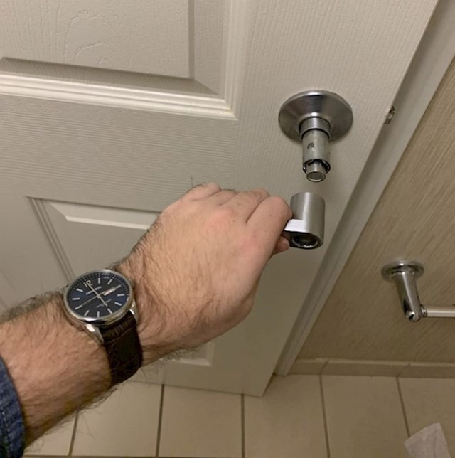 "Pokušao sam otvoriti vrata moje hotelske sobe i..."