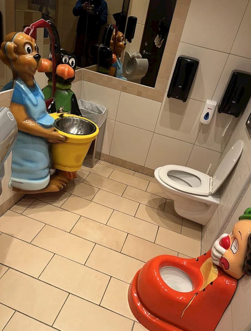 3. "Obiteljska" kupaonica u jednom restoranu...