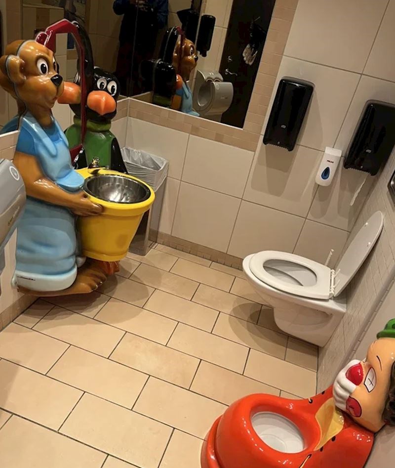 3. "Ne znam kako se vama čini, ali meni je ovaj wc poprilično jeziv"