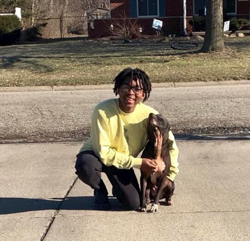 4. "Obiteljski pas se vratio nakon 11 mjeseci otkad je pobjegao. Ova slika je nastala nekoliko trenutaka nakon što sam saznao da je doma"