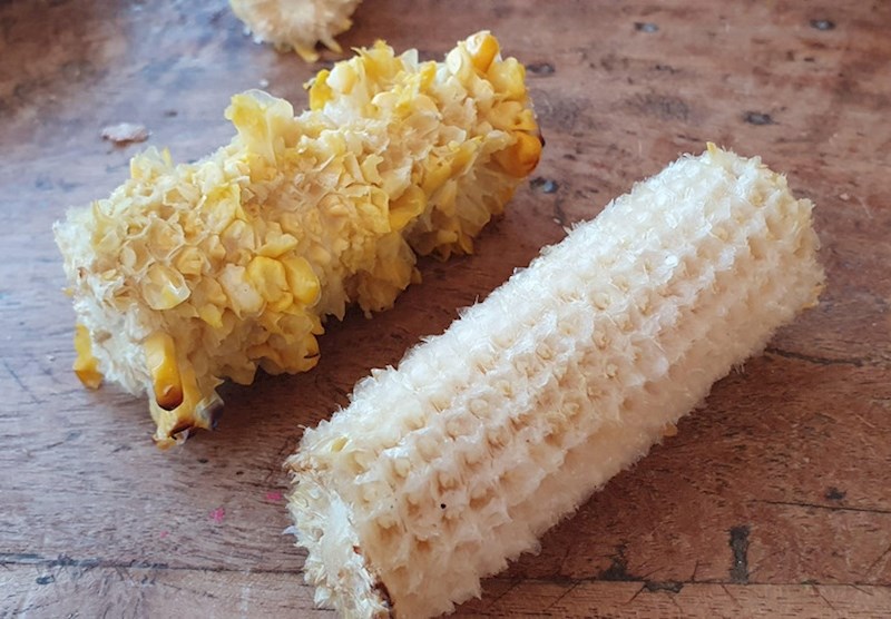 4. Ovo je istina! Jedni ljudi u potpunosti počiste sve na kukuruzu, a drugi uvijek ostave ove mrvice