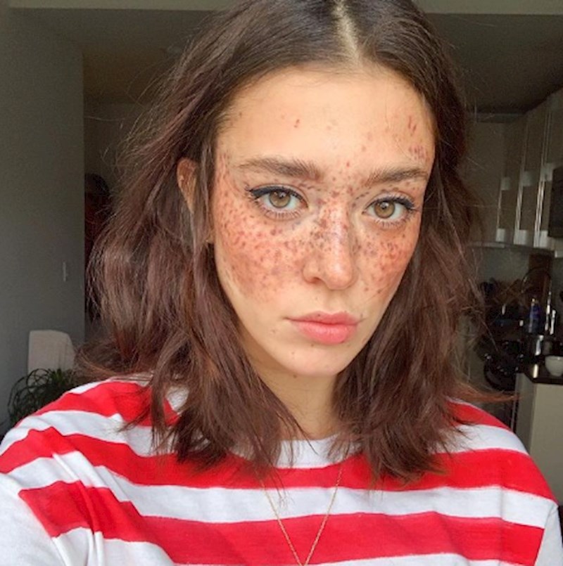 1. Oči joj izgledaju kao med