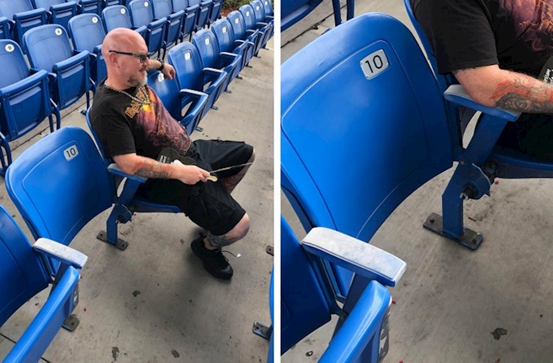 8. "Kupio sam karte za koncert za tatu i sebe. Mjesto broj 10 je moje..."