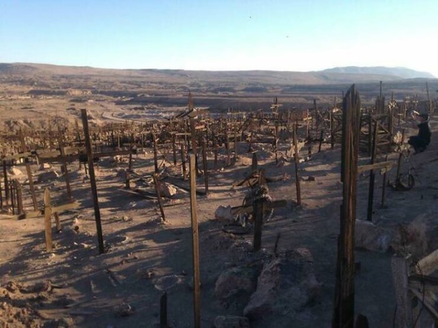 "Napušteno staro groblje rudara usred pustinje Atacama."