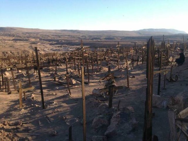 "Napušteno staro groblje rudara usred pustinje Atacama."