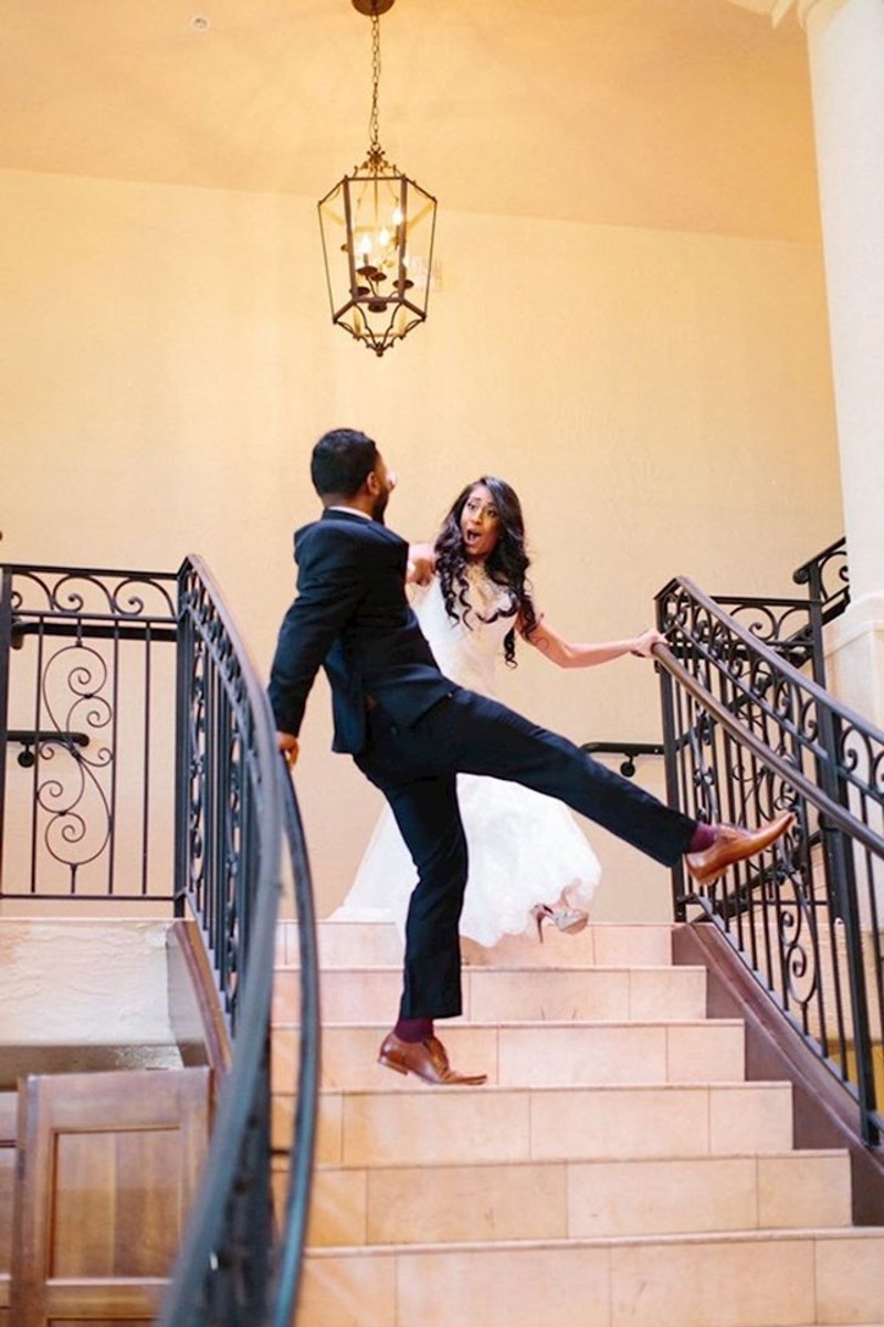 14. "Nekoliko trenutaka nakon sam se nalazio na dnu stepenica s bolnim koljenom."