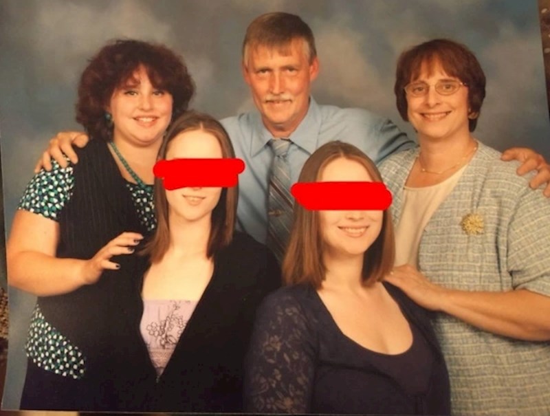 "Ja sam osoba skroz lijevo na obiteljskom portretu. Izgledam kao da imam 35 godina i obožavam peći kolače"