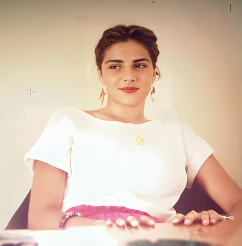 8. "Sad kad vidim ovu maminu fotografiju iz osamdesetih mi je potpuno jasno zašto se odmah svidjela tati. Izgleda kao glumica!"