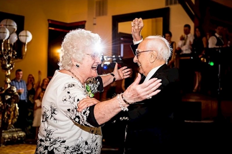 13. Znamo da su oni najviše uživali na vjenčanju