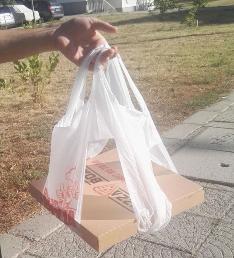 2. Posebno dizajnirana vrećica za jednostavno nošenje kutije pizze