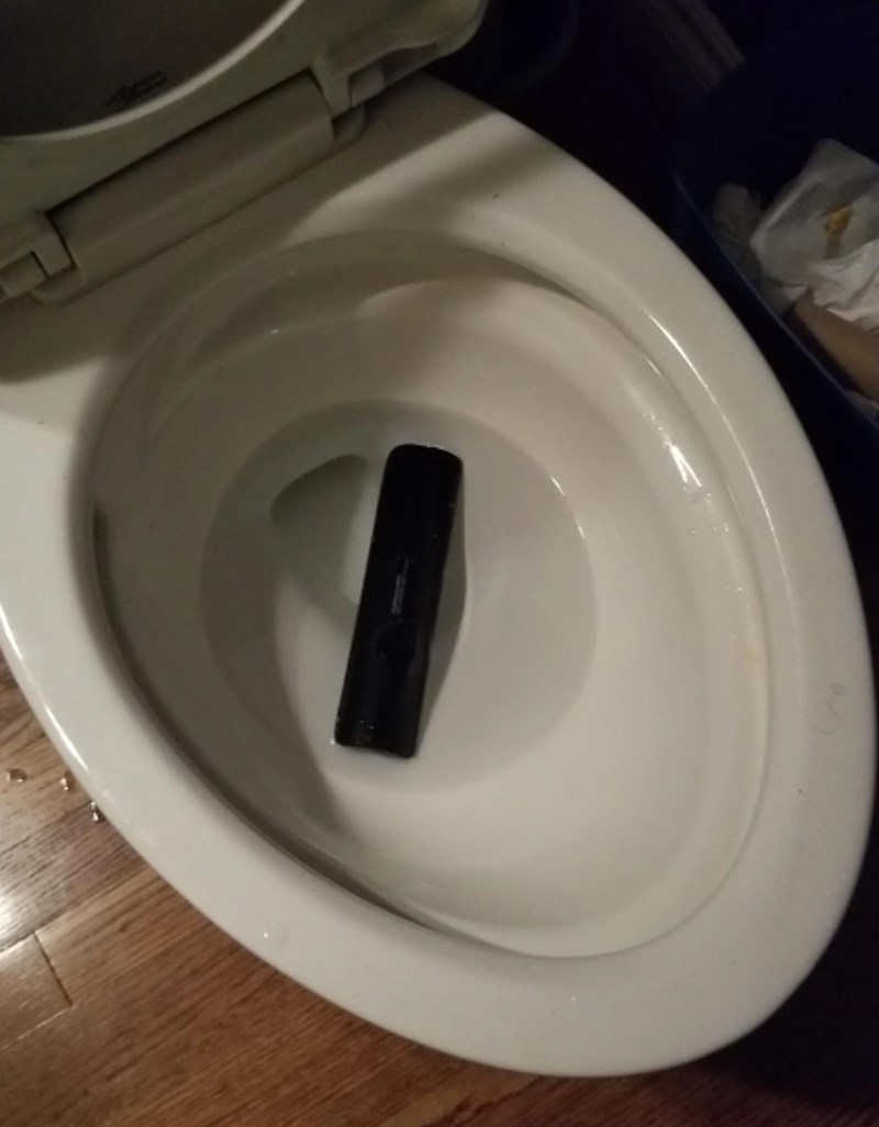 "Hm, evo gdje je završio daljinski."