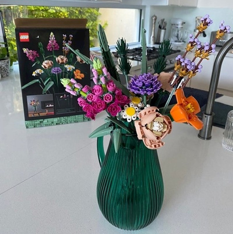 13. Ovaj buket nikada neće uvenuti - zašto? Napravljen je od lego kockica
