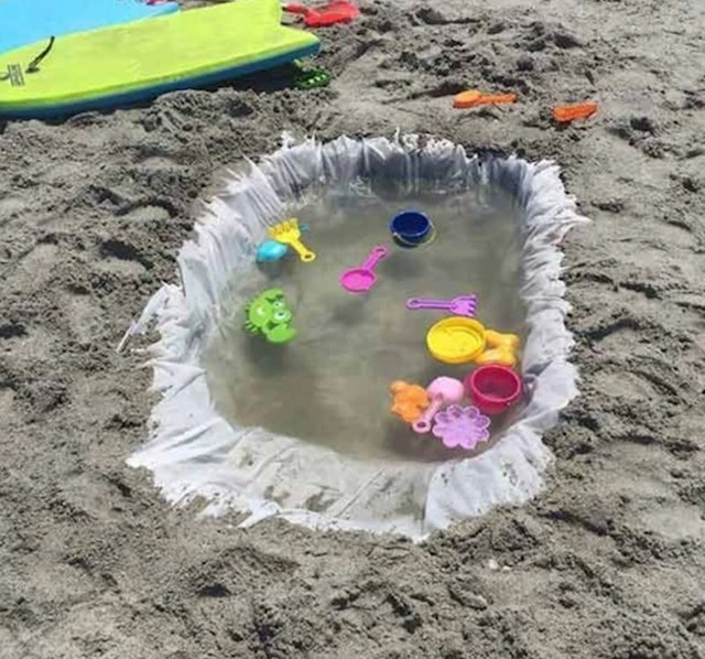 "Njihov mali bazen na plaži"