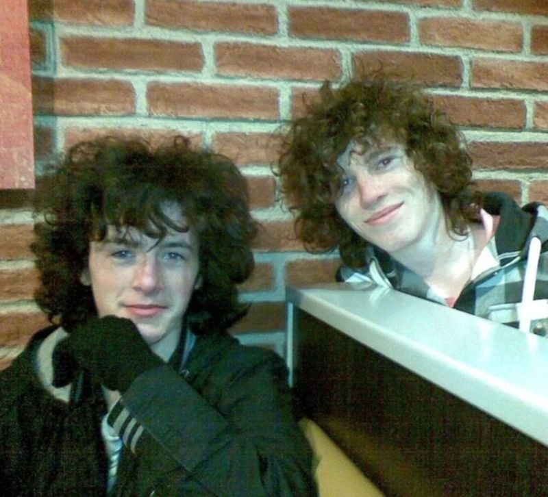 "Ja sam tip s lijeva, a lik s desna (moja kopija) je samo neki dečko kojeg smo slučajno sreli u restoranu."