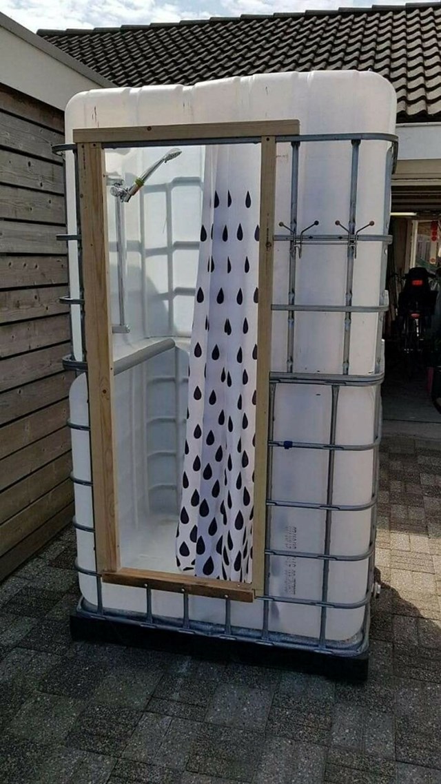 10. Ovaj vanjski tuš je stvarno dobro osmišljen