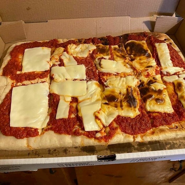 3. Najgore od svega je što je ovo pizza iz restorana