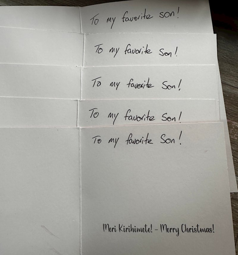 6. "Odlučio sam da ću svim sinovima početi pisati istu čestitku. Osim što je smiješno, puno je jednostavnije!"