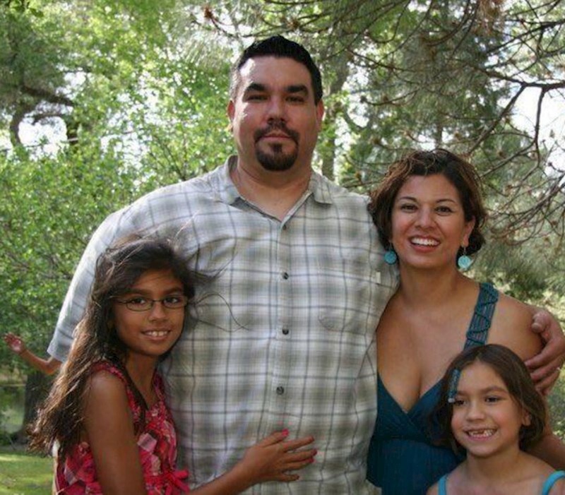 12. Pogledajte njegov desni rukav 😂